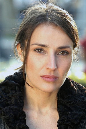 Yasemin Sannino in Babylon Sisters