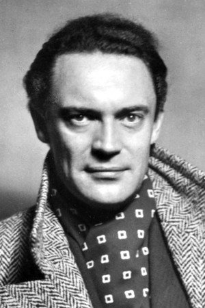 Gustav Diessl in Queen of Atlantis