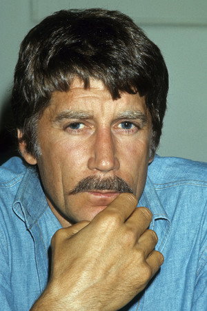 Alex Cord in Inn of the Damned