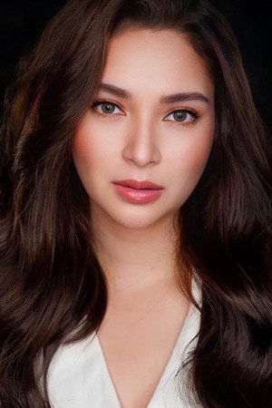 Ryza Cenon in Lovestruck