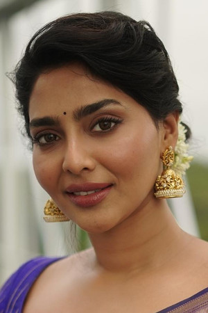 Aishwarya Lekshmi in Mayaanadhi