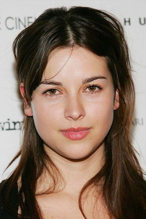 Amelia Warner in on Flux