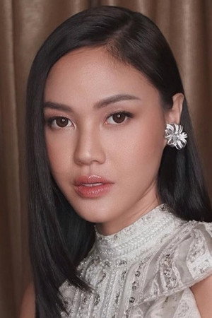 Della Dartyan in Utusan Iblis: Dia Yang Berada di Antara Kita