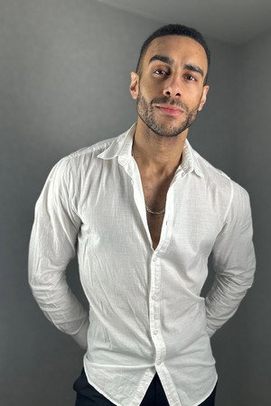 Raphaël Niba in Tjänare