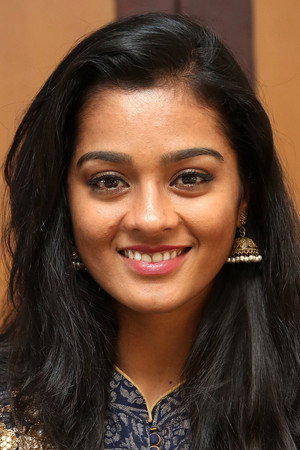Gayathrie Shankar in Naduvula Konjam Pakkatha Kaanom