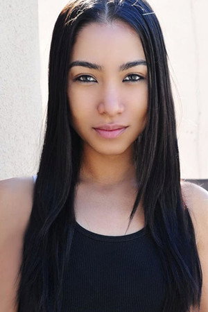 Angelique Pereira in She Follows