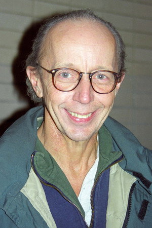Max Wright in Simon