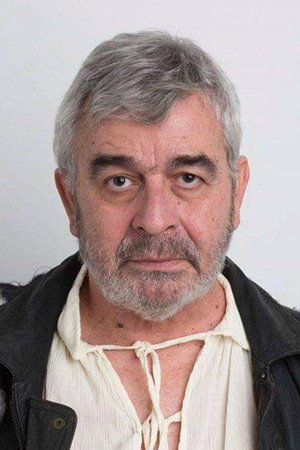 Manolis Michailidis in Roads and Oranges