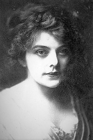 Lillian Worth in The Docks of New York