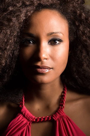 Ciomara Morais in Alma
