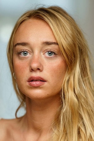 Carla Philip Røder in Wildland