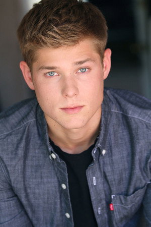 Mason Dye in Flowers in the Attic