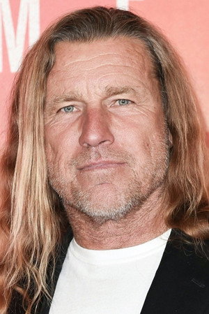 Mark Kubr in Into the Blue 2  The Reef