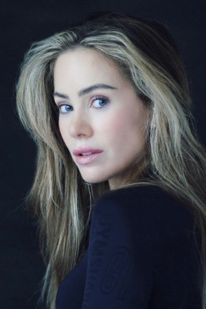 Roxanne McKee in F