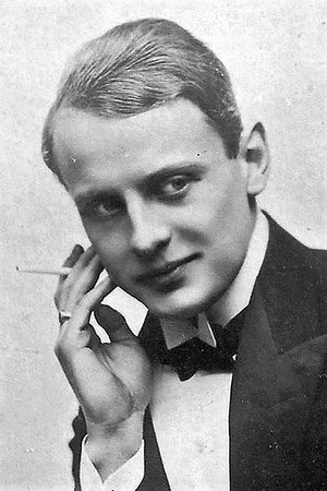 Henri Peters-Arnolds in The Hunchback and the Dancer