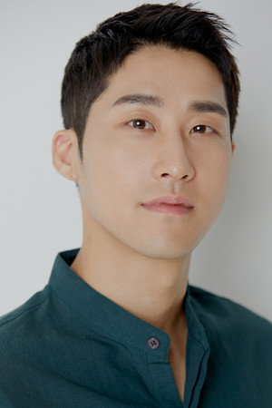 Kim Ji-chul in Musical Horrifically Funny Women