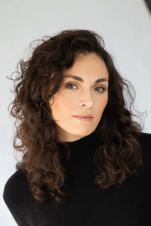 Camila Valenzuela in Virus Tropical