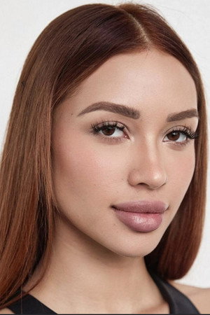 Arianna López in Girls & The Party