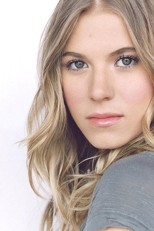 Hannah Pilkes in Move On, Arnold!