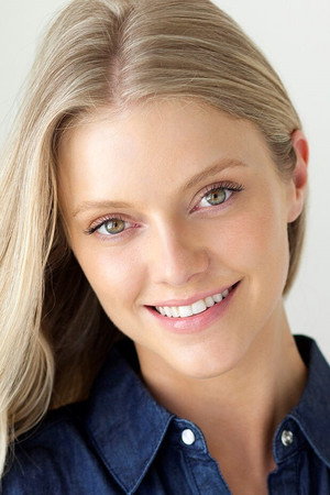 Elle Evans in Muse