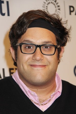 Ari Stidham in Scorpion - Tech, Drugs, and Rock 'n Roll