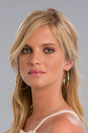 Júlia Palha in Virgins