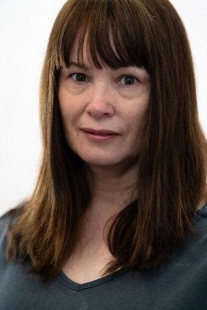 Lesley Sim in Where the Black Dog Runs