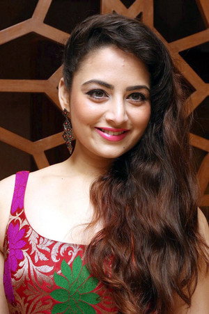 Zoya Afroz in The Xposé