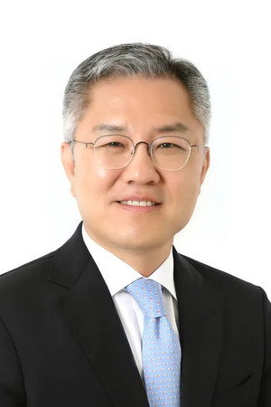 Choe Kang-wook in Another His, Spring