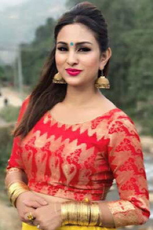 Anu Shah in Aadhi Bato