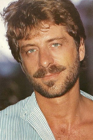 Flávio Galvão in O Fim de Arsênio Godard