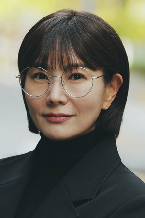 Kang Ji-won in Family Toast