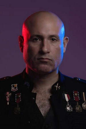 Julio Chamorro in Caja Rápida.