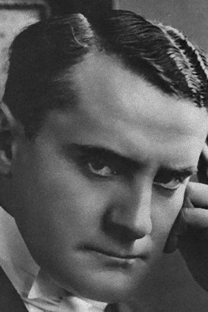 Leo Peukert in Women Are Better Diplomats
