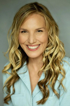 Elizabeth Bower in Closer