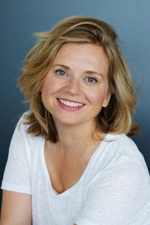 Nina Weniger in Is Mausi Coming Out?