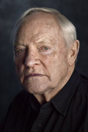 Julian Glover in T  R