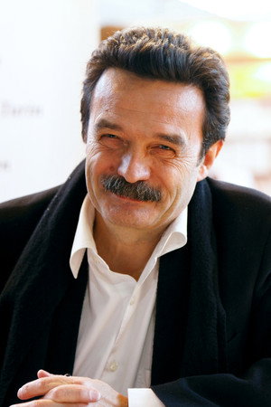 Edwy Plenel in Pierre Péan - Edwy Plenel : Les Chevaliers du journalisme français