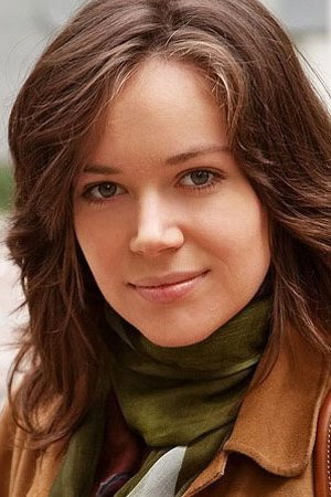 Yekaterina Rednikova in Falling Through