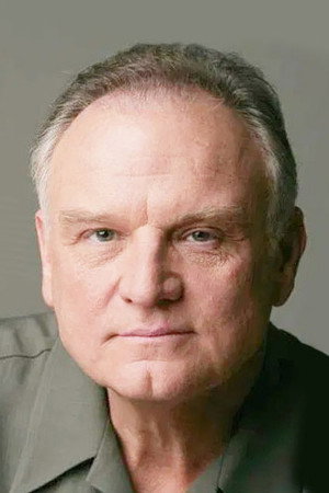 Bill Smitrovich in The Contract