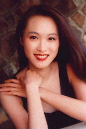 Eileen Tung Oi-Ling in The First Girl I Loved