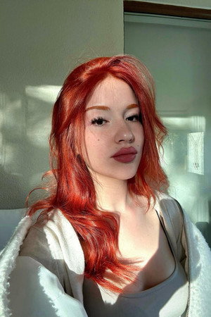Selin Aksar in The Inviting