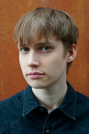 Leonhard Sass Taalmaa in Don't Look Away