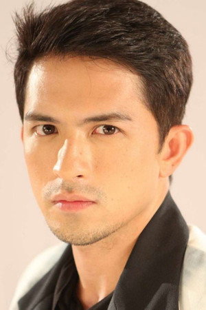 Dennis Trillo in Green Bones