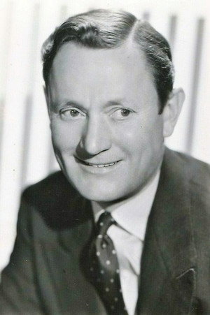 Roscoe Karns in It Happened One Night