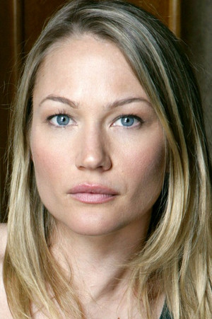Sarah Wynter in Race Against Time