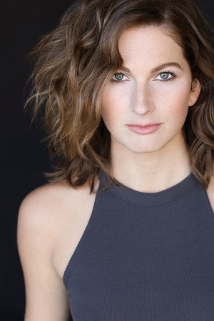 Brittany Cox in Les Lucioles