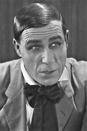 Frank Hagney in Valley of the Lawless