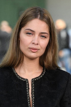 Marie-Ange Casta in Les exilés