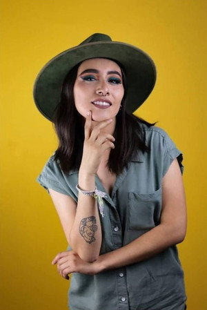 Erika Cardoso in La Femme
